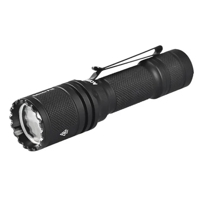 Lampe torche rechargeable AceBeam Defender P16 – 1800 lm / 484 m