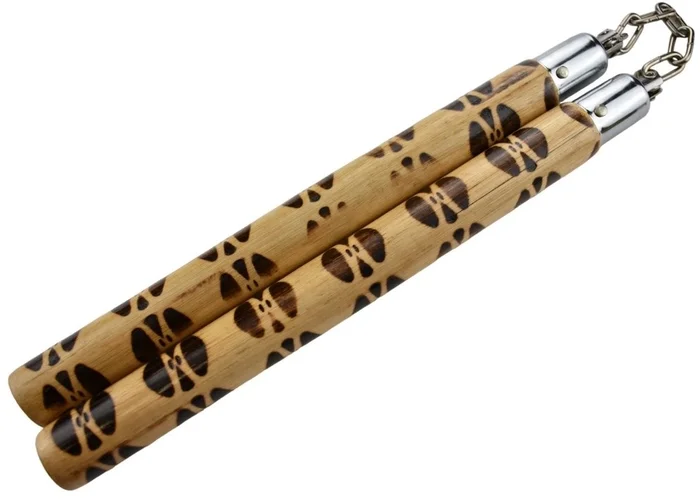 NS12 – NUNCHAKU Rotin Pyrogravé