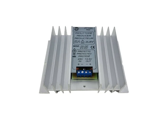 Régulateur de tension Zetagi R5 DC 18-30V 13.8V DC max 5A