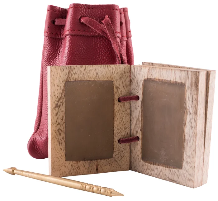 ULF-CP-12 – LARP ULFBERTH Cahier de cire en bois avec stylet en laiton et pochette en cuir